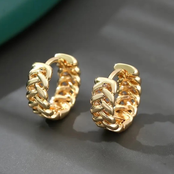 ✨Zara Adeline Braided Gold Huggie Earrings - Picture 5 of 5